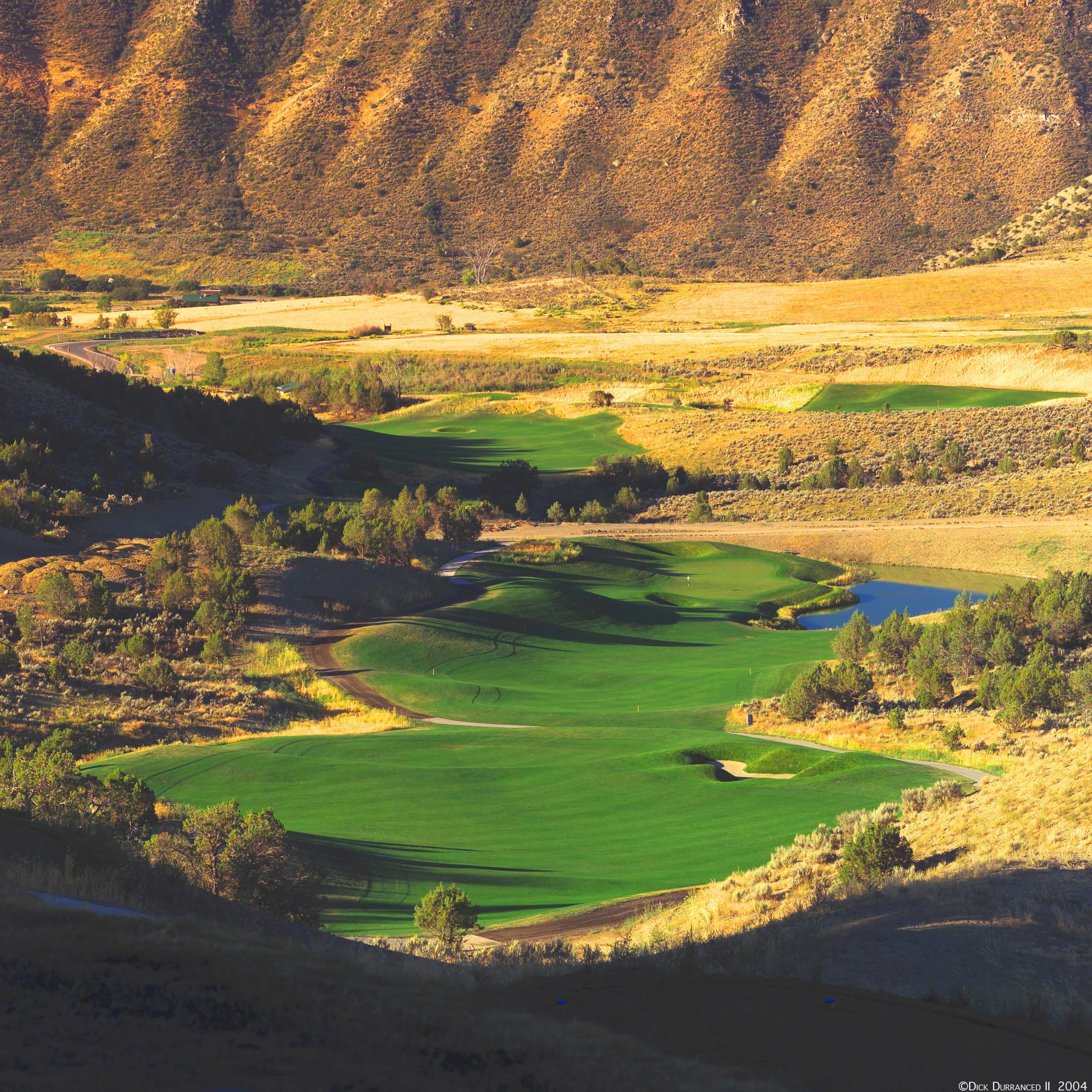 Play world-class golf amidst rugged Colorado canyons with stunning views and exhilarating tee shots (source: Lakota Links).